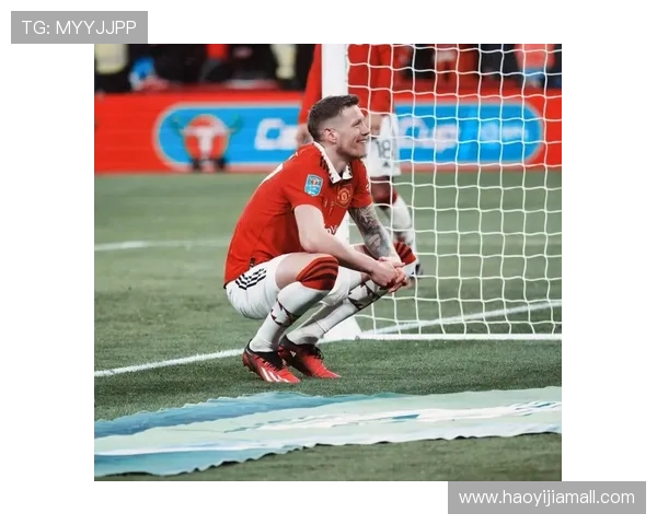 窝窝哥受伤阿达拉比奥尤倒地鞋钉碰韦霍斯特额头双方激烈对抗引发场面混乱 窝窝哥受伤阿达拉比奥尤倒地鞋钉碰韦霍斯特额头双方激烈对抗引发场面混乱